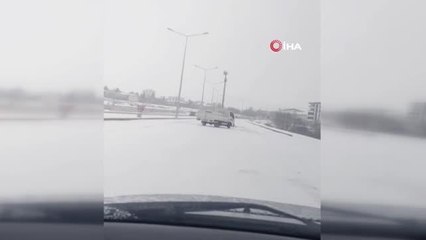 Trafik magandası pikapla karda böyle drift yaptı