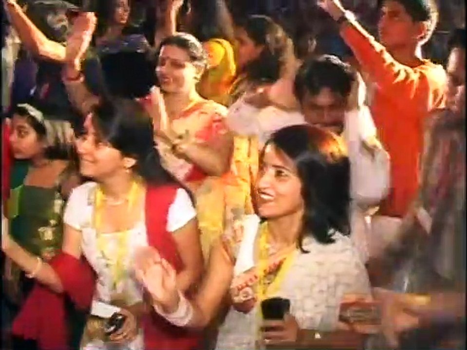 Singer Alka Yagnik Live Singing Iconic Song  Dekha Hai Pehli Baar  Sameer Anjaan Nadeem Saifi S. P. Balasubrahmanyam Salman Khan Madhuri Dixit - Nene Venus Movies Mile Sur Mera Tumhara/मिले सुर मेरा तुम्हारा