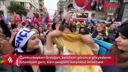 Gözyaşlarını tutamadı! Cumhurbaşkanı Erdoğan'dan anlamlı hediye