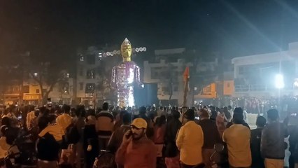 Tải video: 30 फीट ऊंचे रावण के पुतले का दहन, हुई आतिशबा