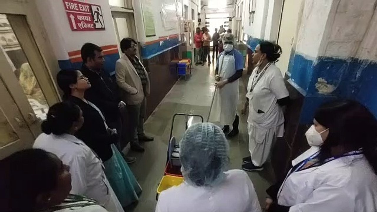 वीडियो में देखिये : शिवपुरी जिला अस्पताल से आई टीम ने गुना अस्पताल का कैसे किया कायाकल्प अवार्ड के लिये फाइनल असेसमेंट