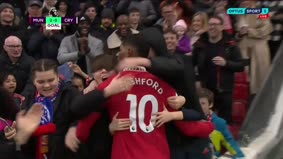 United bag three points with 10 men