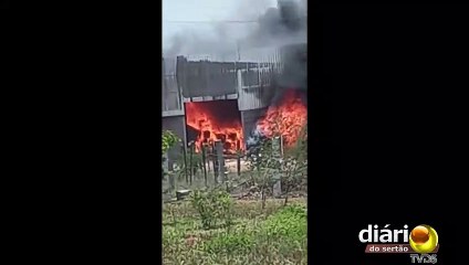 Incêndio de grande proporção destrói algodoeira no Distrito Industrial da cidade de Sousa