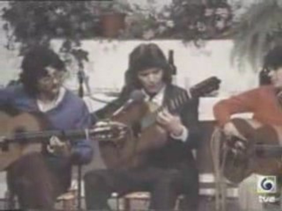 Camaron tocando la guitarra