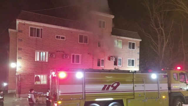 충남 서산 원룸에서 불...주민 2명 다쳐 / YTN