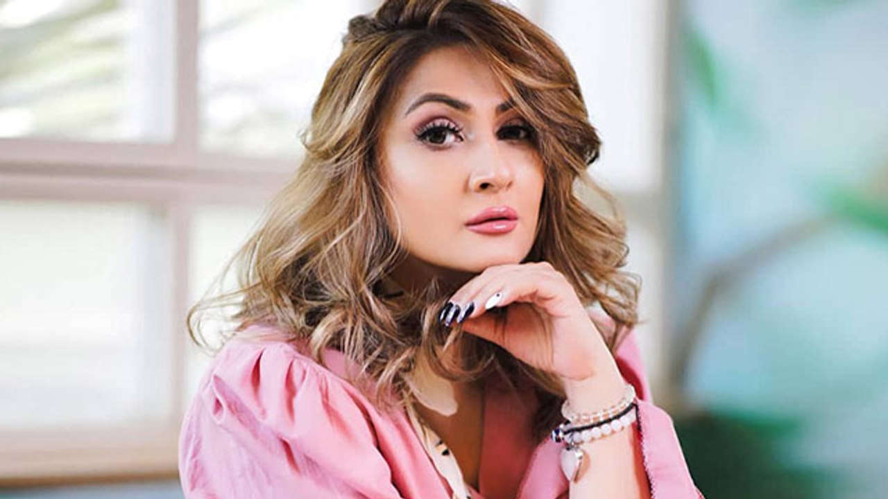 Urvashi Dholakia Car Accident बाल-बाल बची जान,...