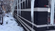 Erzurum buz kesti, buz sarkıtları 2 metreyi aştı