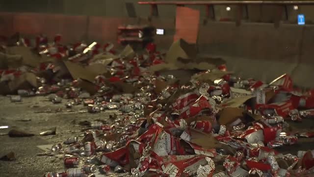 Vuelca un camión con 18 toneladas de cerveza en una autopista de Chile