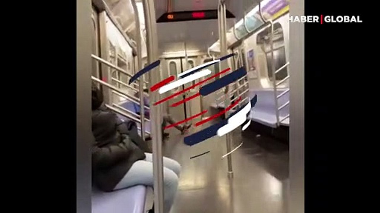 Fareler firarda: New York metrosunda uyuyakalan adamı fareler bastı!