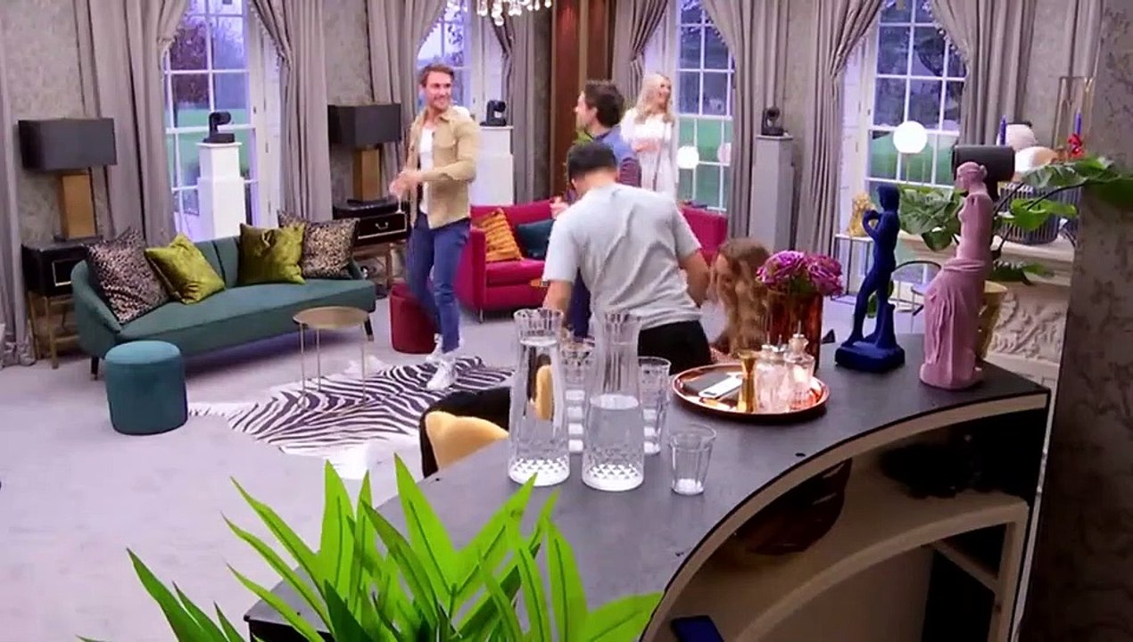 Celebs Go Dating - Se9 - Ep08 HD Watch