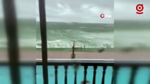 Beykoz’da metrelerce yükselen dalgaların kıyıya vurması kamerada