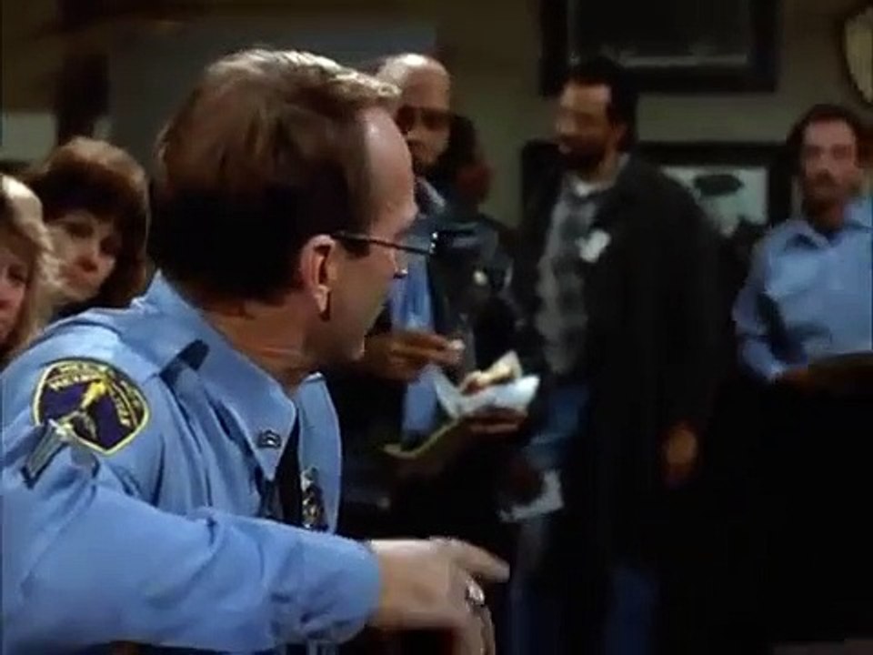 Hill Street Blues - Se7 - Ep10 - More Skinned Against Than Skinning HD Watch