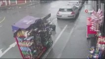 Fırtınada marketin cips standı böyle uçtu