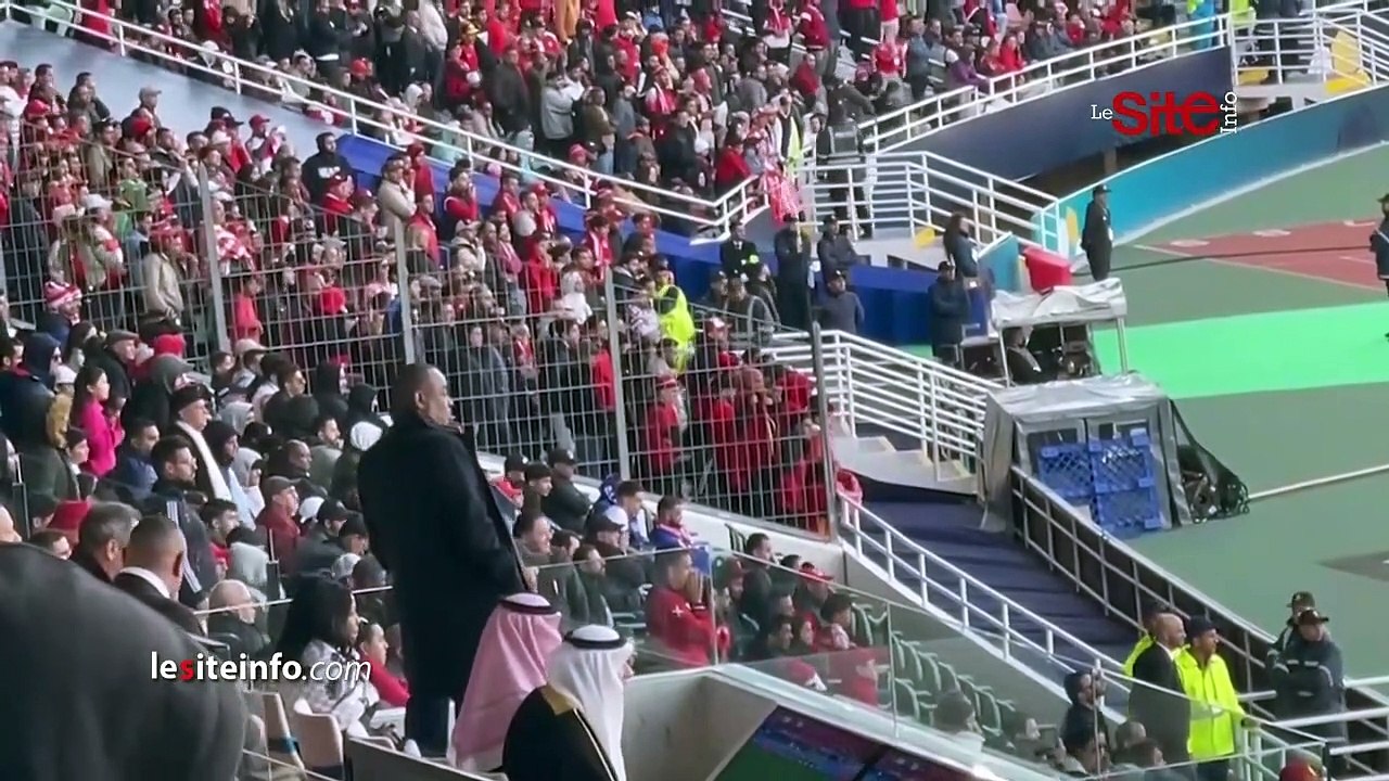 رئيس الوداد يتابع آخر دقائق مواجهة الهلال بقلق شديد