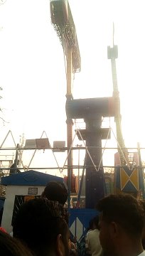 विश्व का सबसे खतरनाक झूला गोरखपुर मे