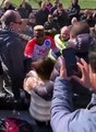 Osimhen colpisce una tifosa dello Spezia e sale sugli spalti per scusarsi