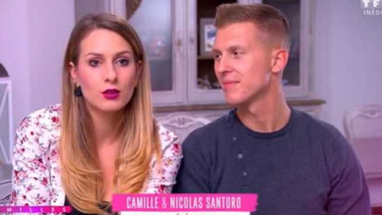 VOICI : Camille Santoro partage une photo avec ses 2 soeurs : ce détail qui surprend les internautes