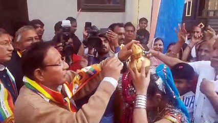 पदयात्रा निकाली, लोगों से लिया विकास कार्याें का फीड बैक