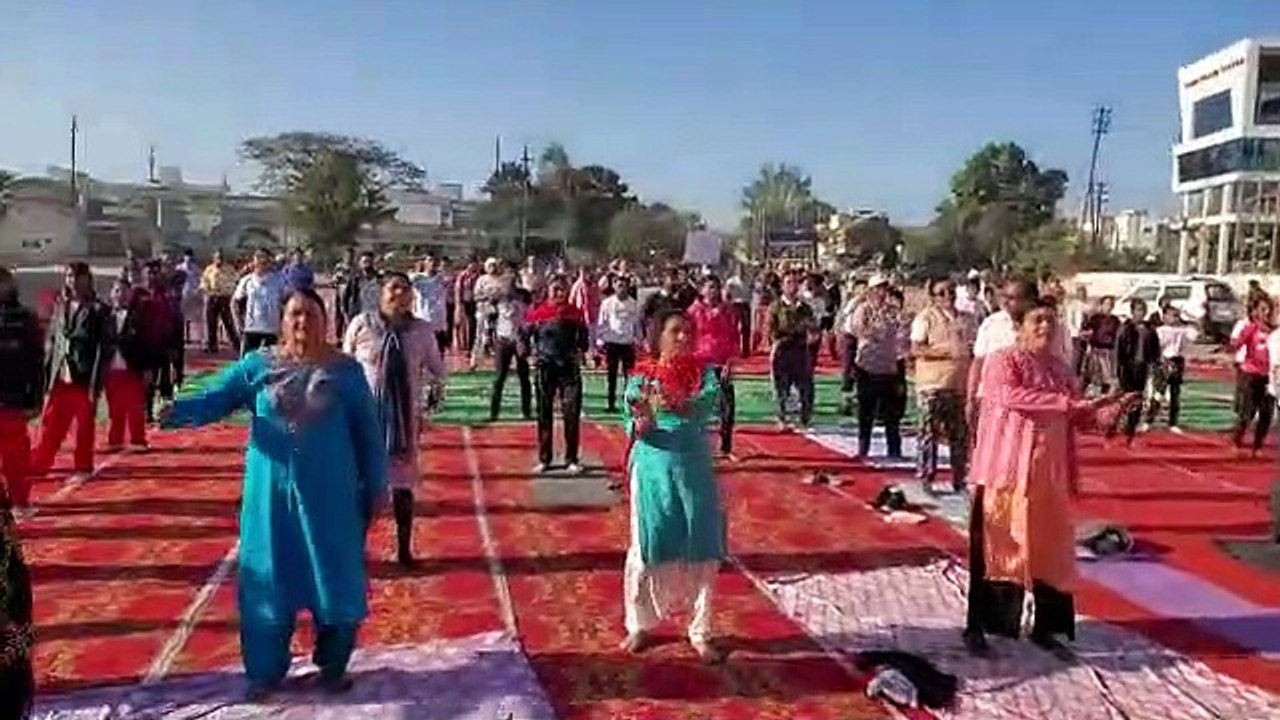 योग शिविर: कोरोना ने सिखा दिया कि सुरक्षित रहना है तो योग नियमित करें