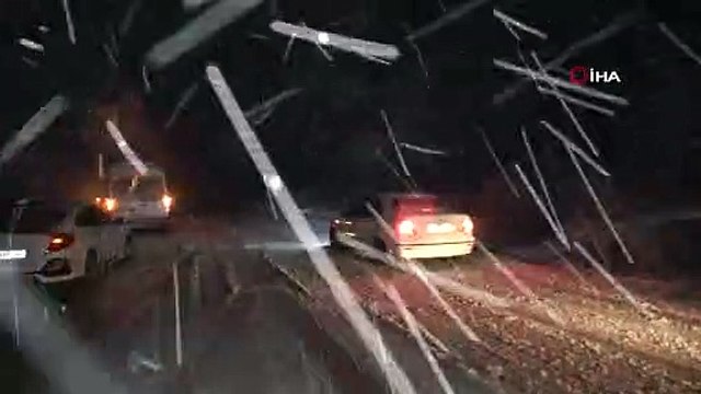 Uludağ yolunda tipi sonrası yol kapandı, sürücüler zor anlar yaşadı