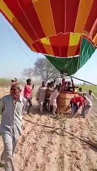 सेना के हॉट एयर बैलून की आपात लैंडिंग