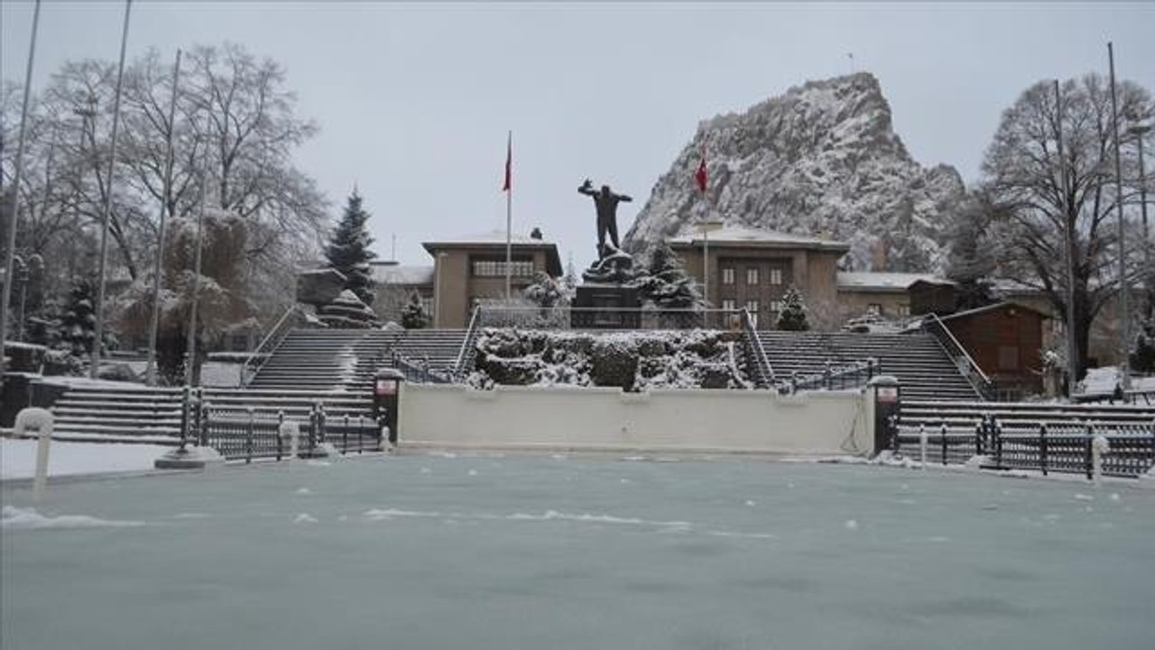 Afyonkarahisar'da okullar tatil mi? 6 Şubat Pazartesi Afyonkarahisar'da okullar tatil edildi mi? Son dakika Afyonkarahisar'da okullar yarın tatil mi?