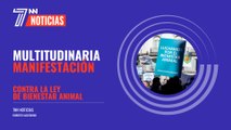 Multitudinaria manifestación contra la ley de bienestar animal