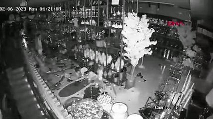 Korkunç deprem anı güvenlik kamerasında