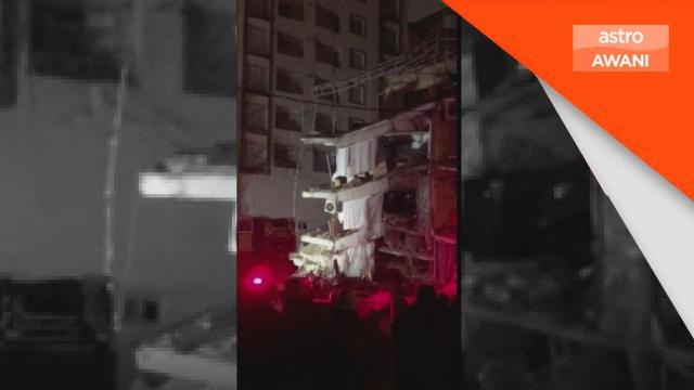 Building collapses after 7.9-magnitude earthquake strikes central Turkey