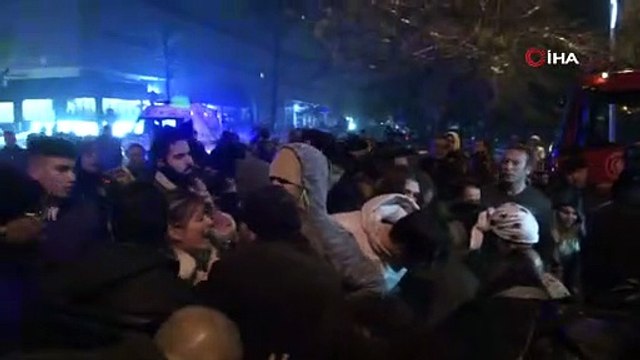 Kurtarma çalışması sırasında bina bir kez çöktü