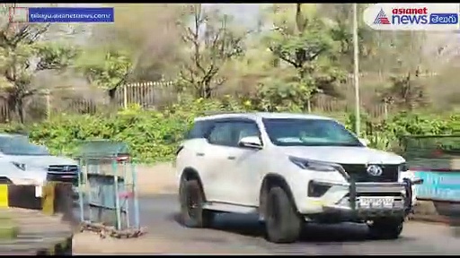 శాసనమండలి ఛైర్మన్ కు బడ్జెట్ ప్రతులు అందించిన మంత్రి హరీష్