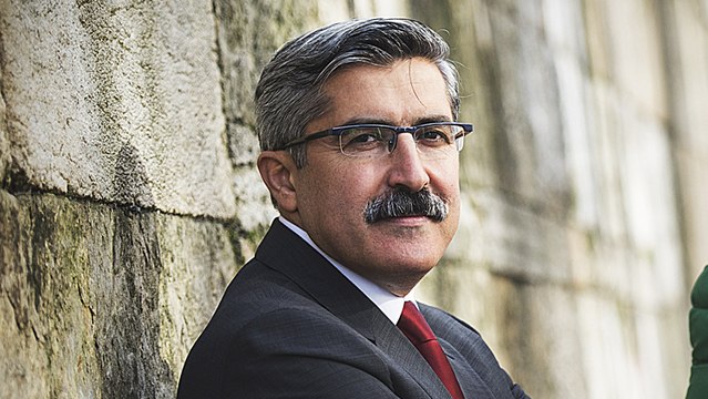 AK Parti Hatay Milletvekili Hüseyin Yayman ailesinin göçük altında olduğunu söyledi