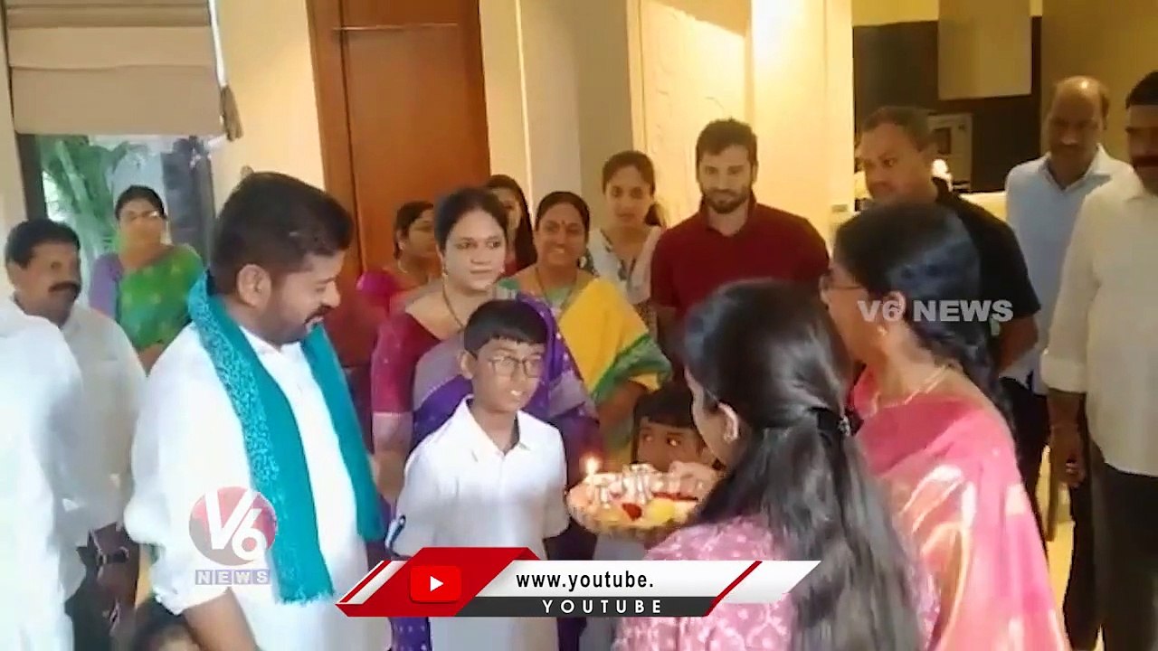 PCC Chief Revanth Reddy Daughter Nymisha Gives Aarti To Her Father On Starting Padayatra _ Hyderabad