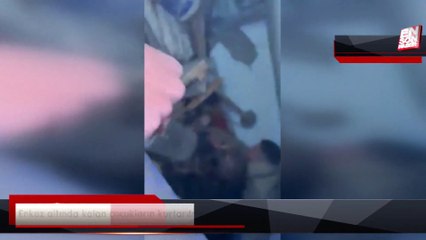 Enkaz altında kalan çocukların kurtarılma anı