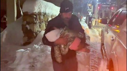 DİYARBAKIR'DA HASTALAR, YOL AÇILARAK HASTANEYE ULAŞTIRILDI