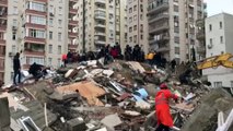 Adana | 16 katlı Sami bey apartmanında arama kurtarma çalışmaları devam ediyor