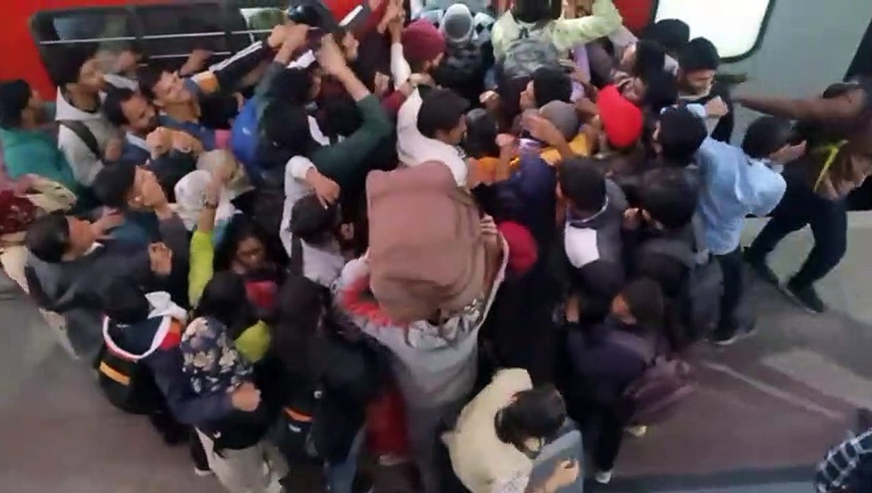 परीक्षा छूटने के बाद शहर में कई जगह रहे जाम के...
