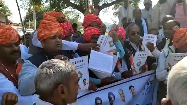 कांग्रेस के 'हाथ से हाथ जोड़ो' अभियान का गांव बाढ़ करसौली से हुआ आगाज