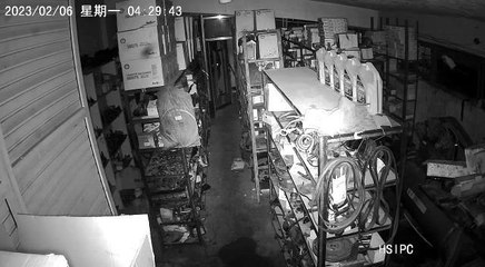 Siirt'te depremin şiddeti kameraya yansıdı