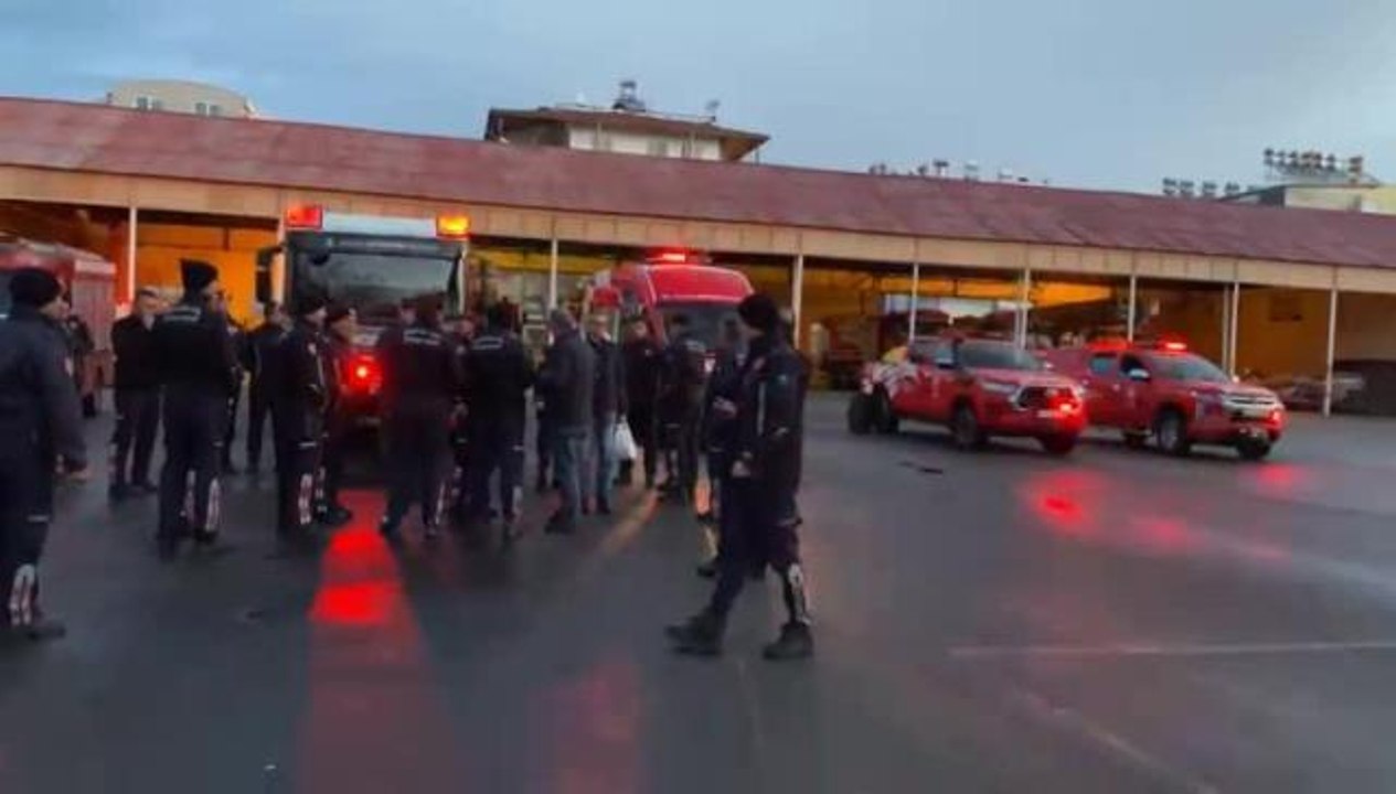 Antalya Büyükşehir İtfaiyesi Deprem Bölgesine Kurtarma Ekibi Gönderiyor