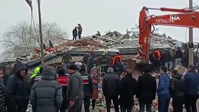 Kahramanmaraş Elbistan'da da binalar yıkıldı