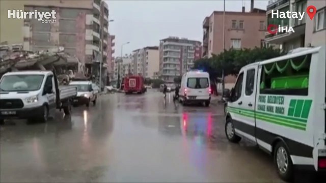 Depremin yıkımı gün ağarınca ortaya çıktı
