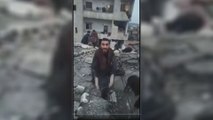 سوري يطلق نداءات استغاثة لانتشال الضحايا جراء الزلزال في الشمال السوري