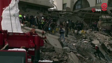 Diyarbakır Yenişehir'de enkazda kurtarma çalışmaları sürüyor