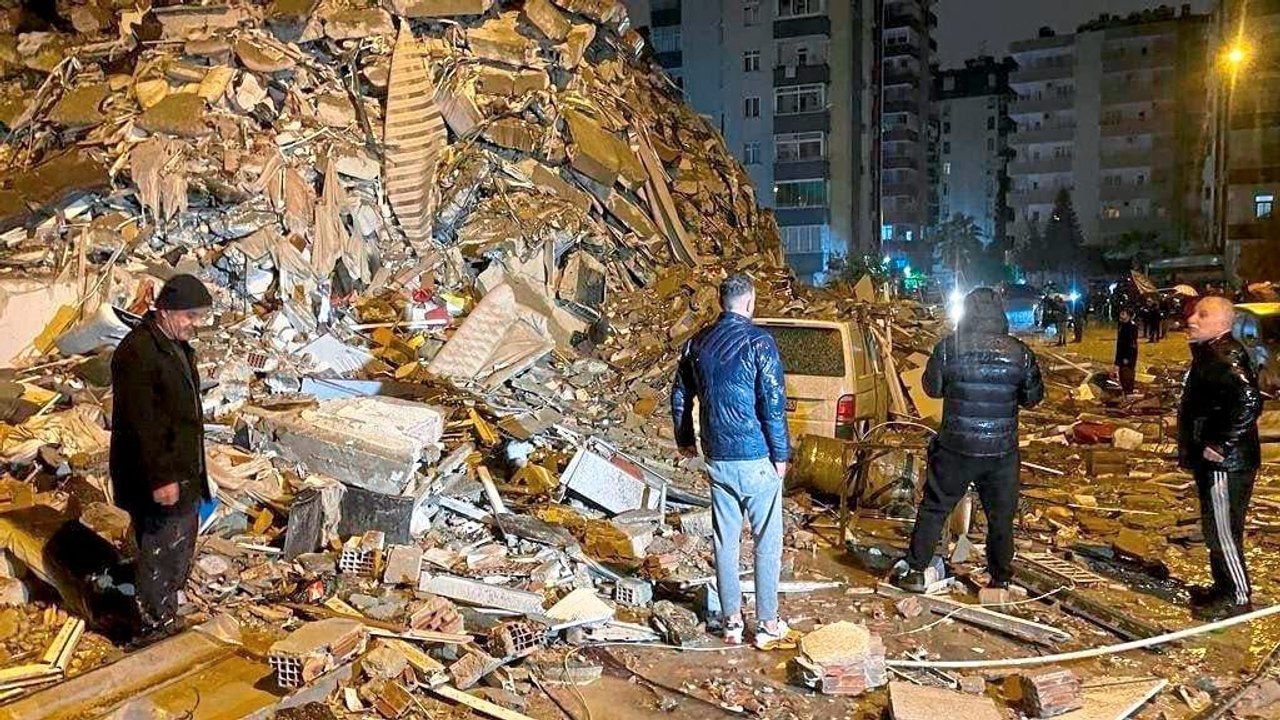 Zahlreiche Tote bei Erdbeben in türkisch-syrischer Grenzregion