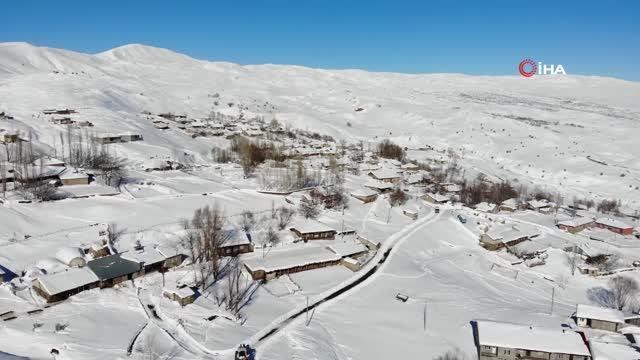 Muş'ta bir köy kara gömüldü