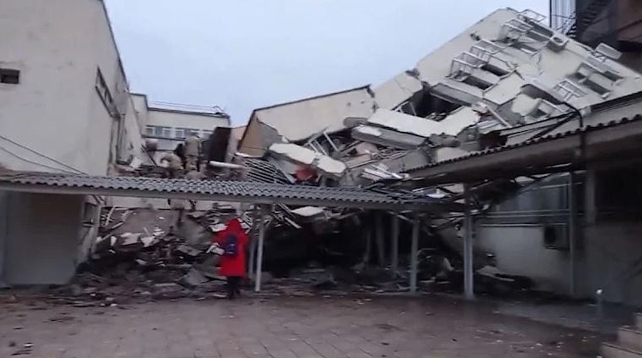 7.7'lik depremde İskenderun ve Antakya devlet hastaneleri ile polisevi  yıkıldı - Son dakika haberleri – Sözcü