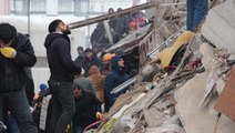 Depremle yerle bir oldu! İskenderun'da devlet hastanesinin yoğun bakım binasında can pazarı