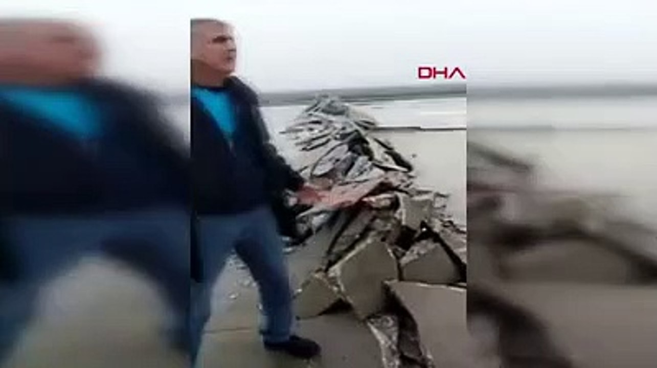 Depremde Hatay'da havalimanının pisti yarıldı