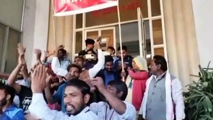 ठेका प्रथा से परेशान सफाईक​र्मियों ने जयपुर में निकाली रैली